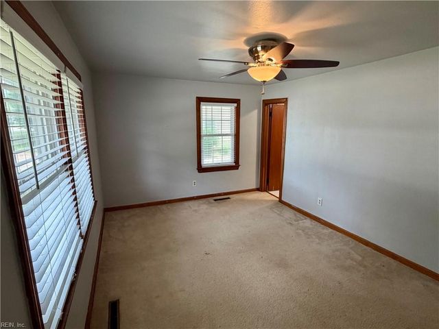 1452 E Pembroke AVE, Hampton, VA 23663