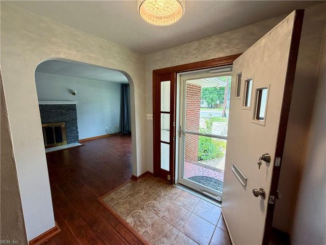 1452 E Pembroke AVE, Hampton, VA 23663