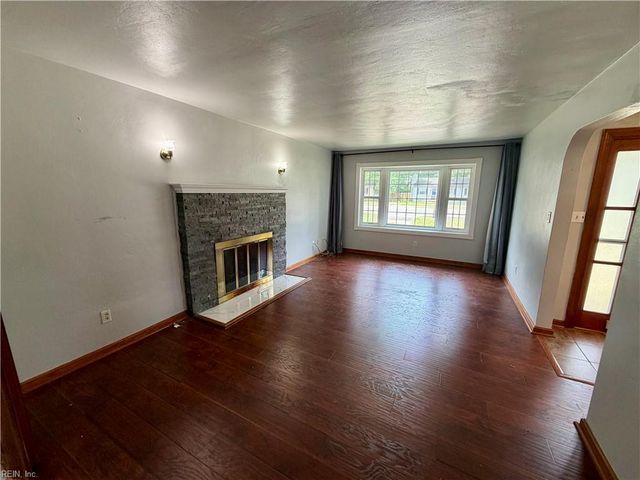 1452 E Pembroke AVE, Hampton, VA 23663