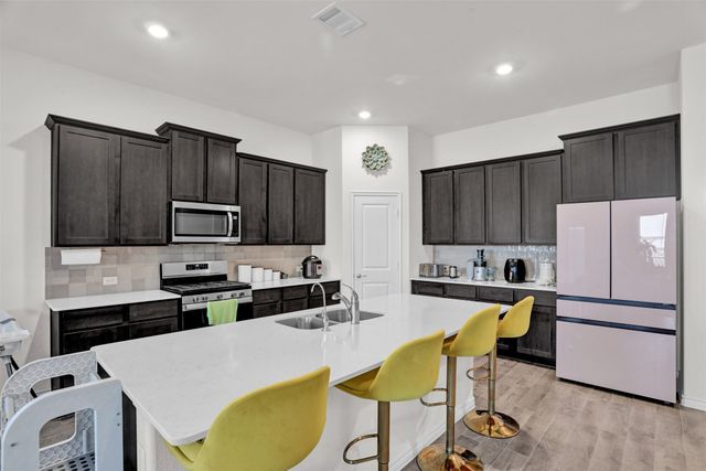 10601 Ponderosa Trail, Aubrey, TX 76227