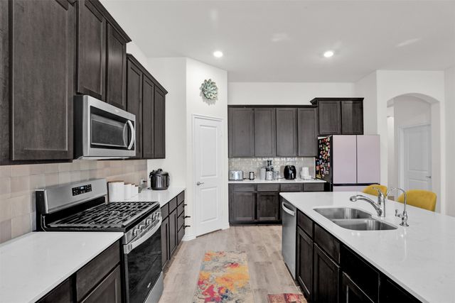 10601 Ponderosa Trail, Aubrey, TX 76227