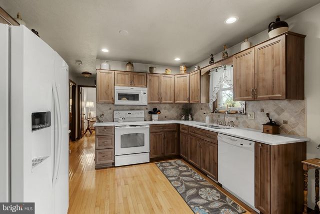 24 EDIE DR, Denver, PA 17517