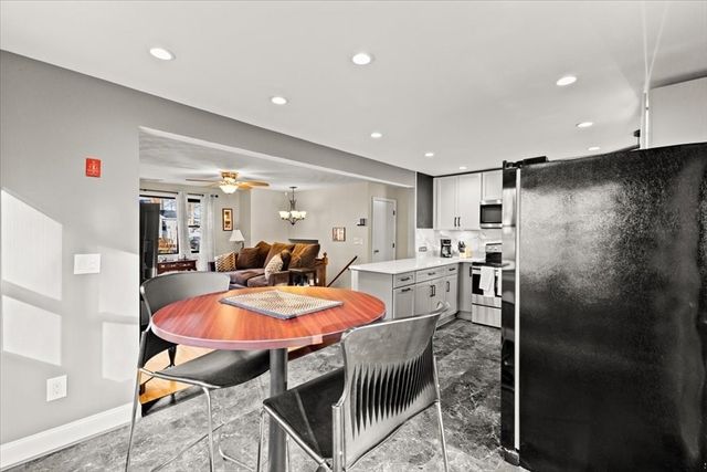 4 Little Tree Ln, Bellingham, MA 02019