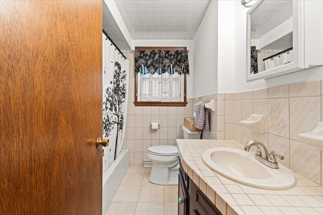 4 Little Tree Ln, Bellingham, MA 02019