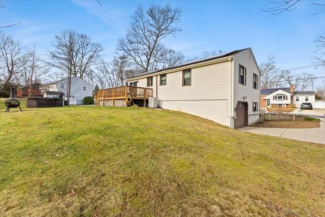 4 Little Tree Ln, Bellingham, MA 02019