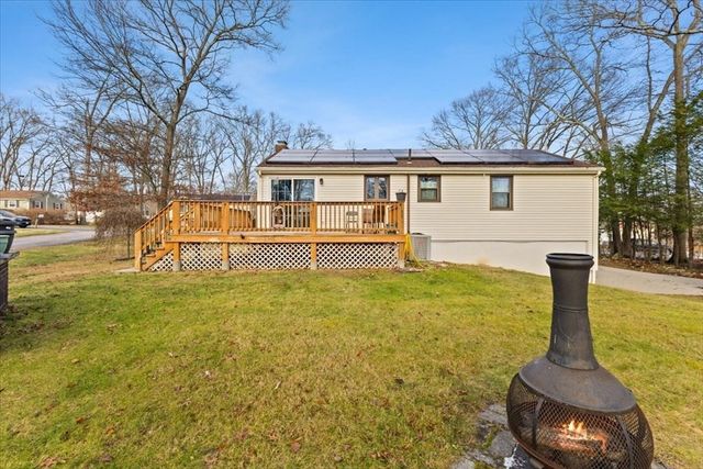 4 Little Tree Ln, Bellingham, MA 02019