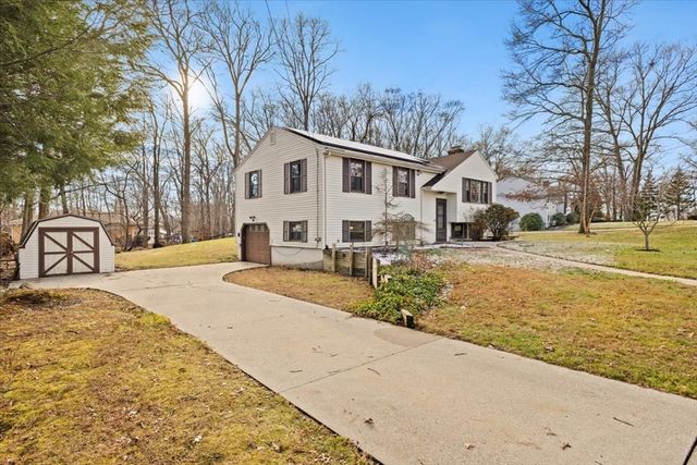 4 Little Tree Ln, Bellingham, MA 02019