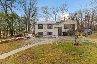 4 Little Tree Ln, Bellingham, MA 02019