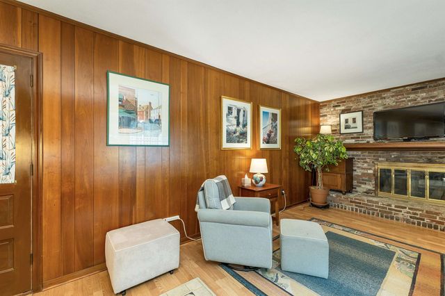 2 Glendale Road, North Hampton, NH 03862