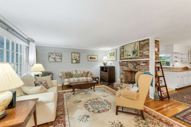 2 Glendale Road, North Hampton, NH 03862