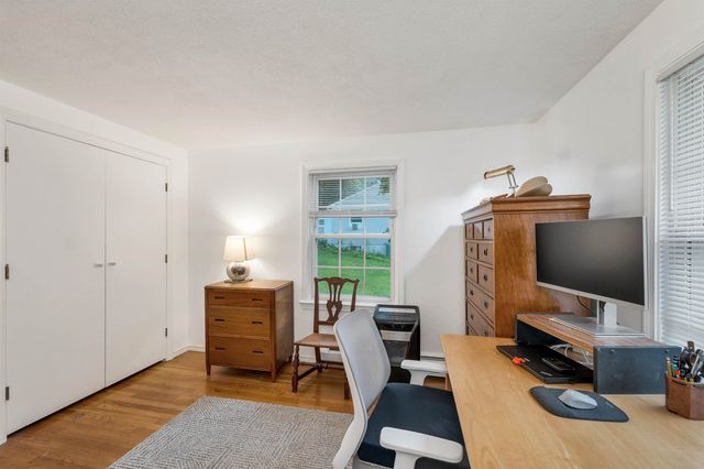 2 Glendale Road, North Hampton, NH 03862
