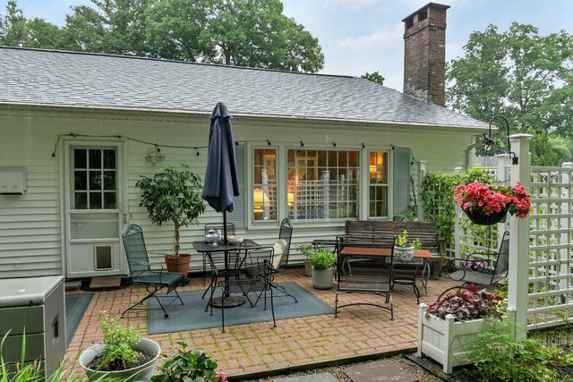 2 Glendale Road, North Hampton, NH 03862