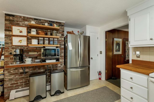 2 Glendale Road, North Hampton, NH 03862