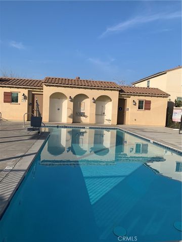 985 W Clover Avenue, Rialto, CA 92376