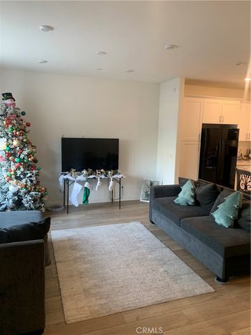 985 W Clover Avenue, Rialto, CA 92376