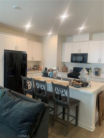 985 W Clover Avenue, Rialto, CA 92376