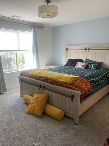 985 W Clover Avenue, Rialto, CA 92376