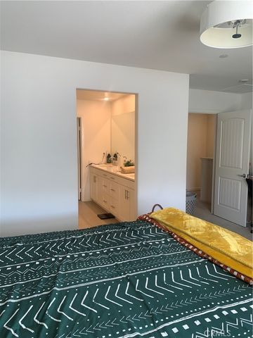 985 W Clover Avenue, Rialto, CA 92376