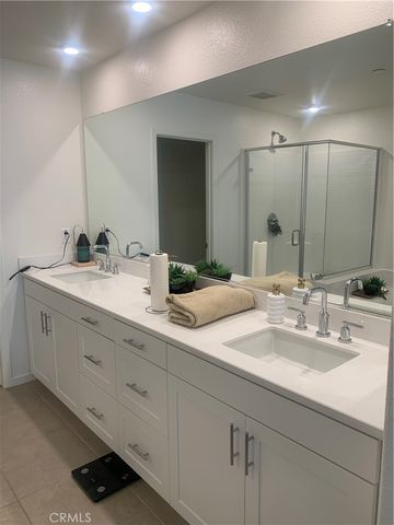 985 W Clover Avenue, Rialto, CA 92376