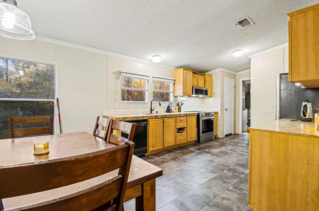 489 Cedar Valley Road, Livingston, TX 77351