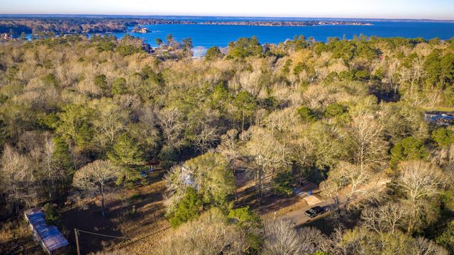 489 Cedar Valley Road, Livingston, TX 77351