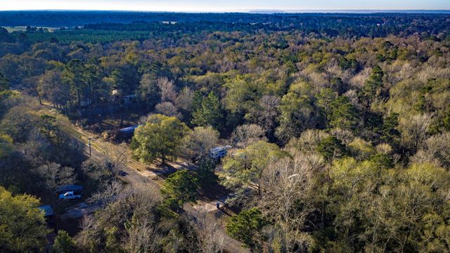489 Cedar Valley Road, Livingston, TX 77351