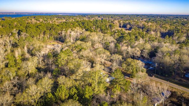 489 Cedar Valley Road, Livingston, TX 77351