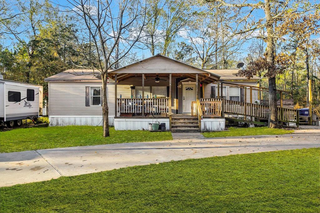 489 Cedar Valley Road, Livingston, TX 77351