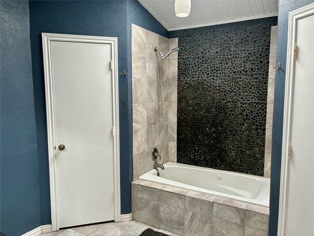 2405 Country Valley Road, Garland, TX 75041