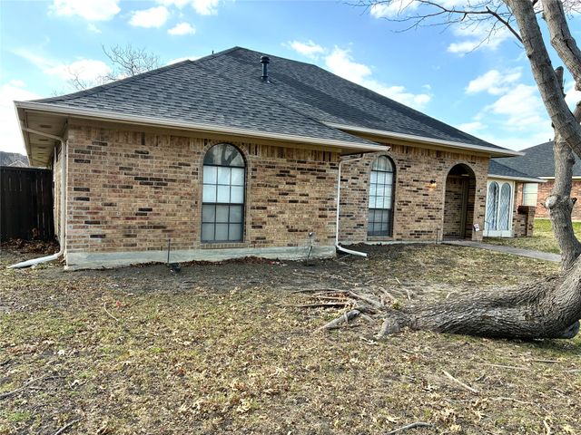 2405 Country Valley Road, Garland, TX 75041