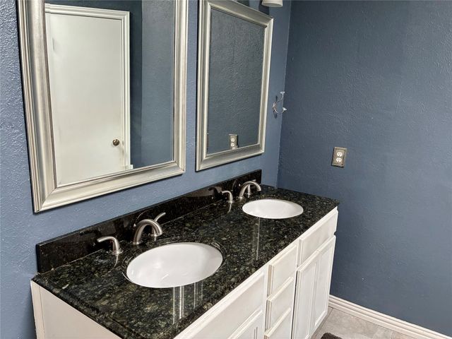 2405 Country Valley Road, Garland, TX 75041