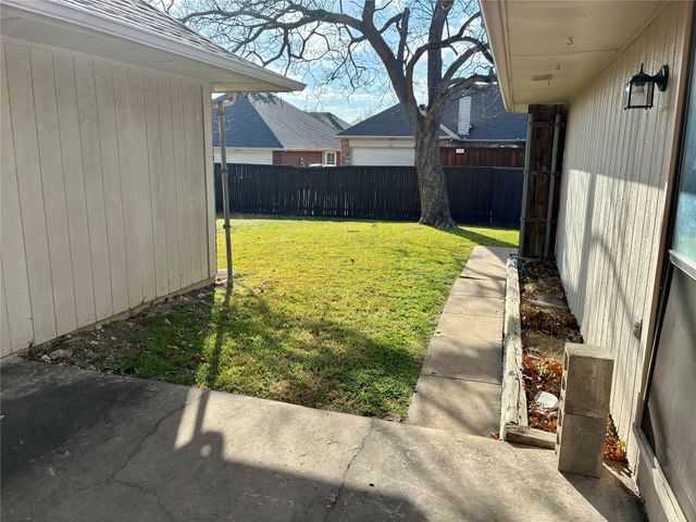 2405 Country Valley Road, Garland, TX 75041