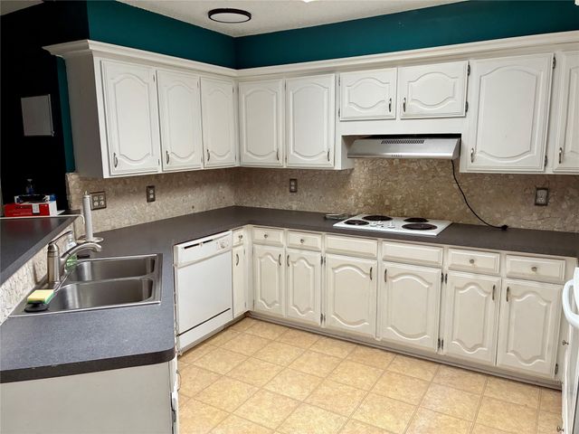 2405 Country Valley Road, Garland, TX 75041