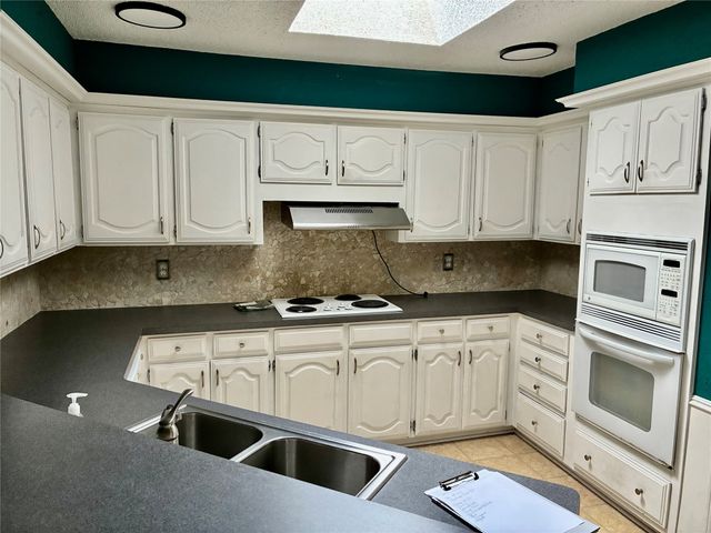 2405 Country Valley Road, Garland, TX 75041