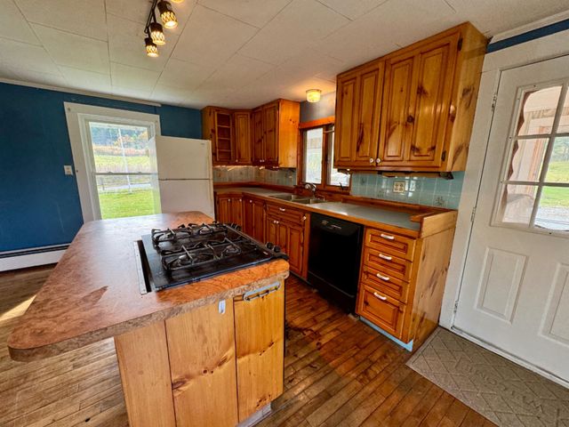 162 Town Forest Road, Barnet, VT 05821