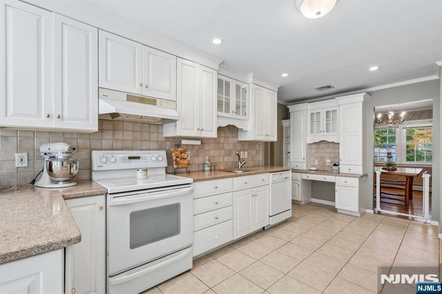 88 Vreeland Road, West Milford, NJ 07480