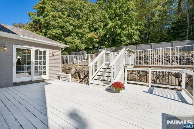 88 Vreeland Road, West Milford, NJ 07480