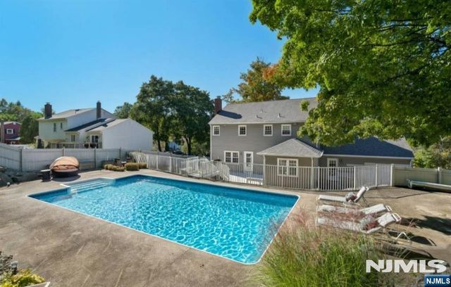 88 Vreeland Road, West Milford, NJ 07480