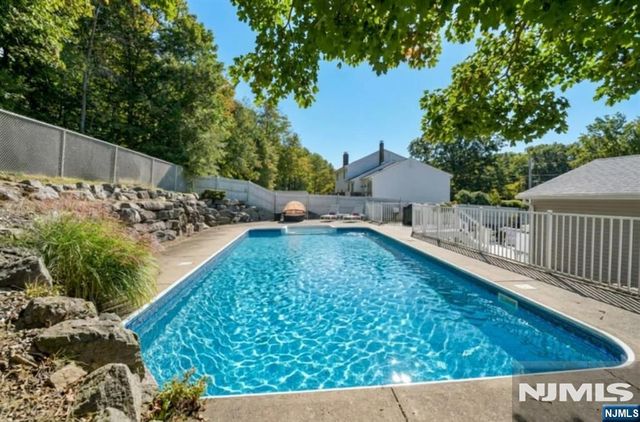 88 Vreeland Road, West Milford, NJ 07480