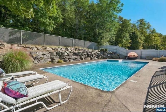 88 Vreeland Road, West Milford, NJ 07480