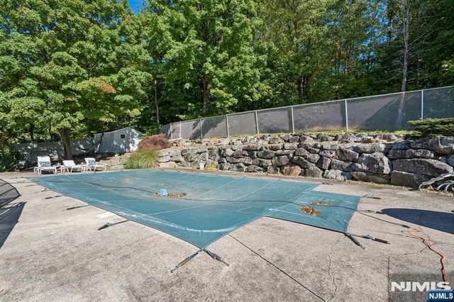 88 Vreeland Road, West Milford, NJ 07480