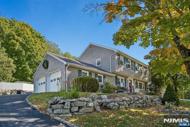 88 Vreeland Road, West Milford, NJ 07480