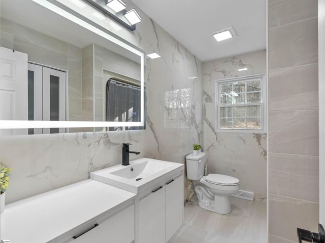 220 Pleasant Drive, Greenville, SC 29651