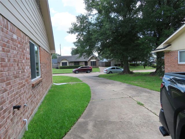 14207 Foxford Way, Houston, TX 77015