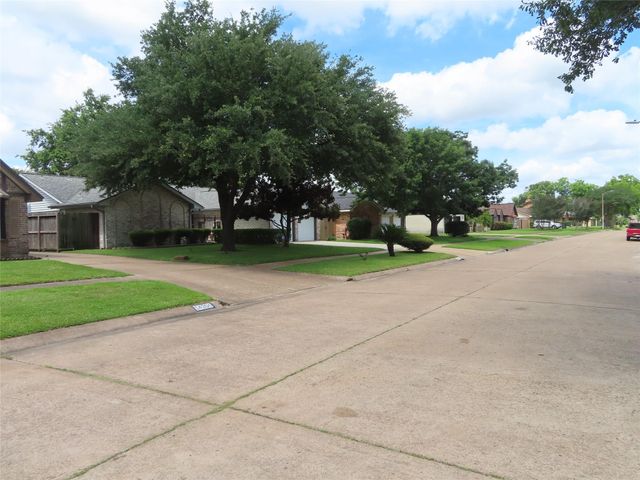 14207 Foxford Way, Houston, TX 77015