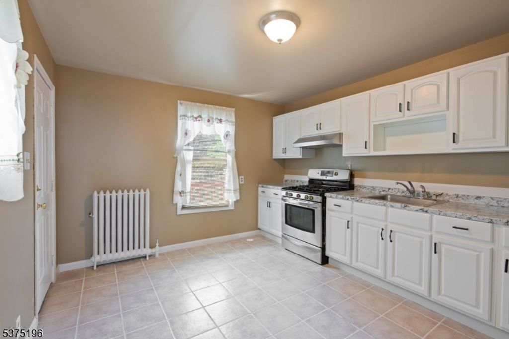 442 E 30Th St, Paterson City, NJ 07504