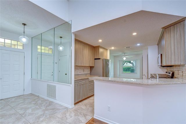 818 MCCALLISTER AVENUE, Sun City Center, FL 33573
