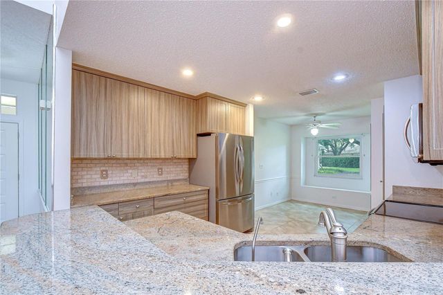 818 MCCALLISTER AVENUE, Sun City Center, FL 33573