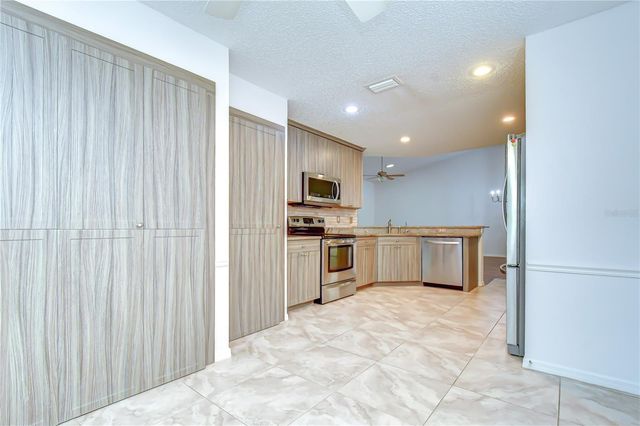 818 MCCALLISTER AVENUE, Sun City Center, FL 33573