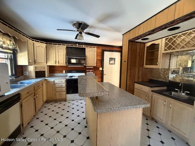 128 Debbie Drive, Athens, NY 12015